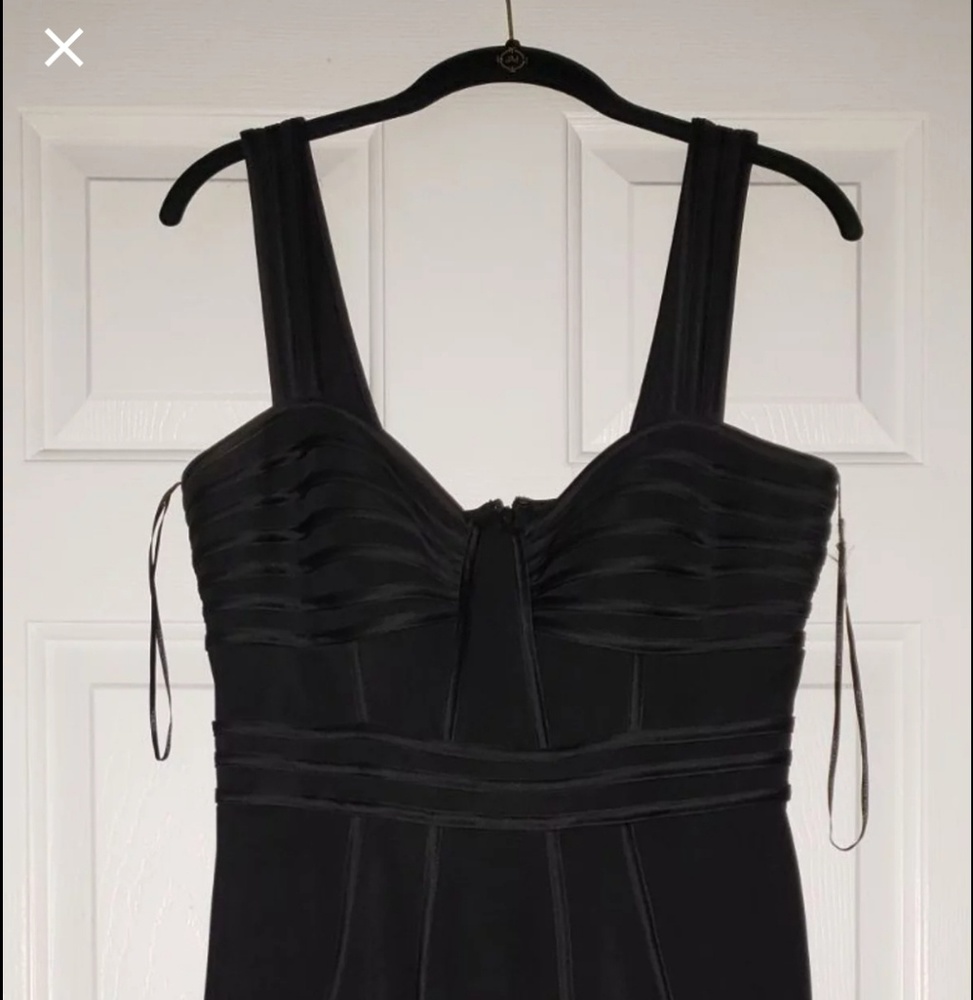 6 women's apparel pieces.